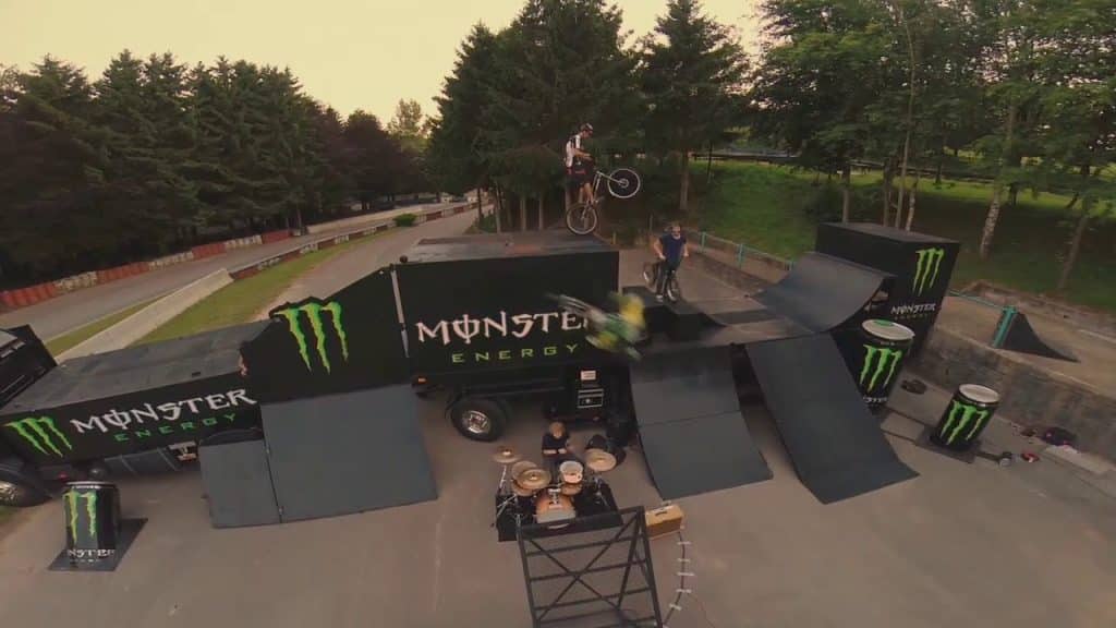 Teaser en prise vue aérienne de pilote de drone à Paris