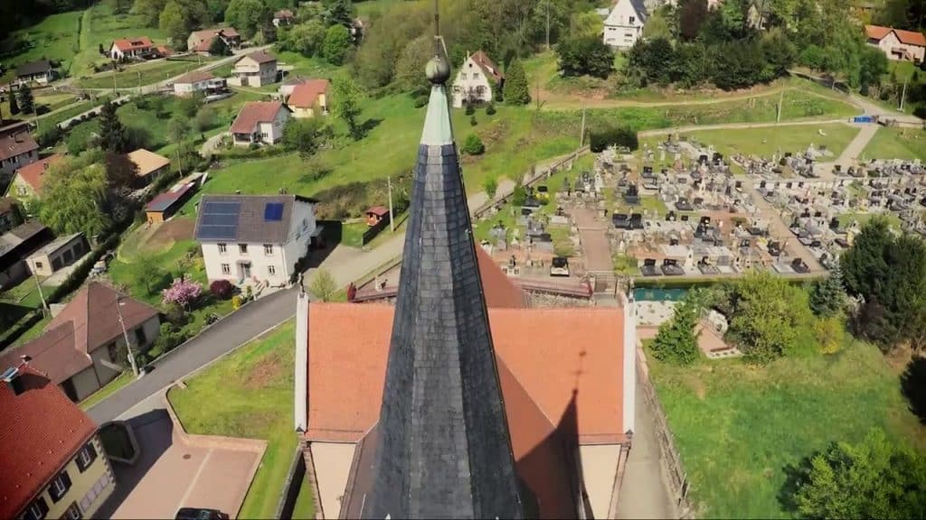 Prise de vue aérienne d’un site verrier par un drone